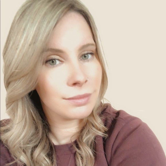 Meet your Posher, Halie - Picture 1 of 1